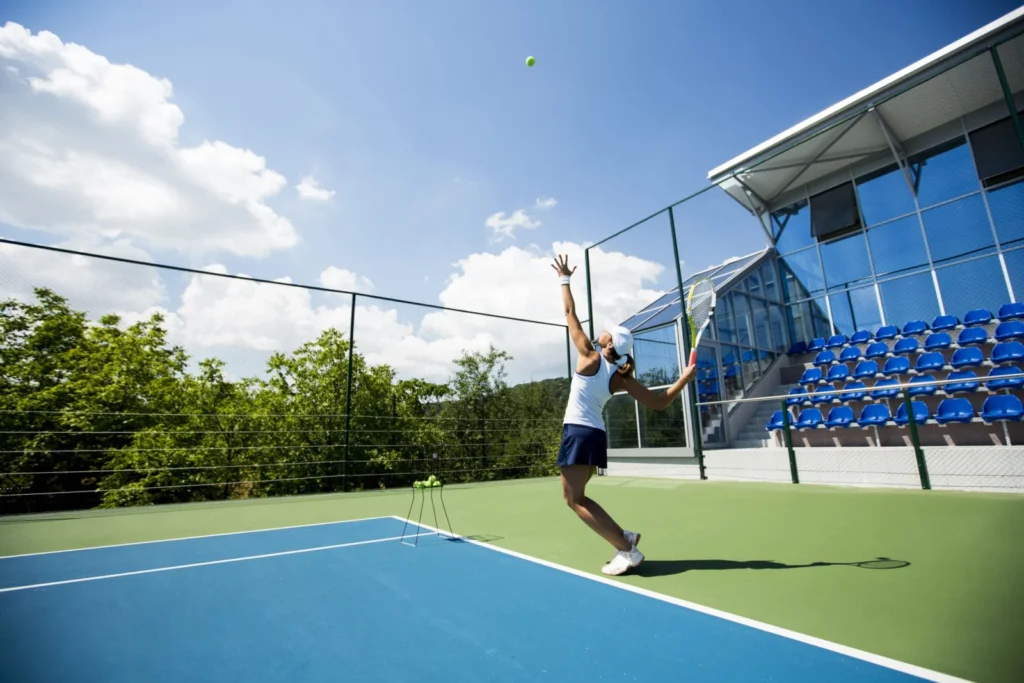 Why HOAs Should Hire a Professional Company to Clean Neighborhood Tennis Courts During the Winter Months in Georgia